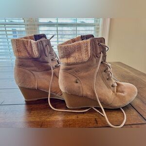 Nine West Suede Wedge Booties Size 5 Tan Lace Up Knit Cuff Ankle Boots